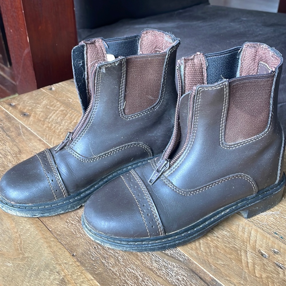 Youth Paddock boots.